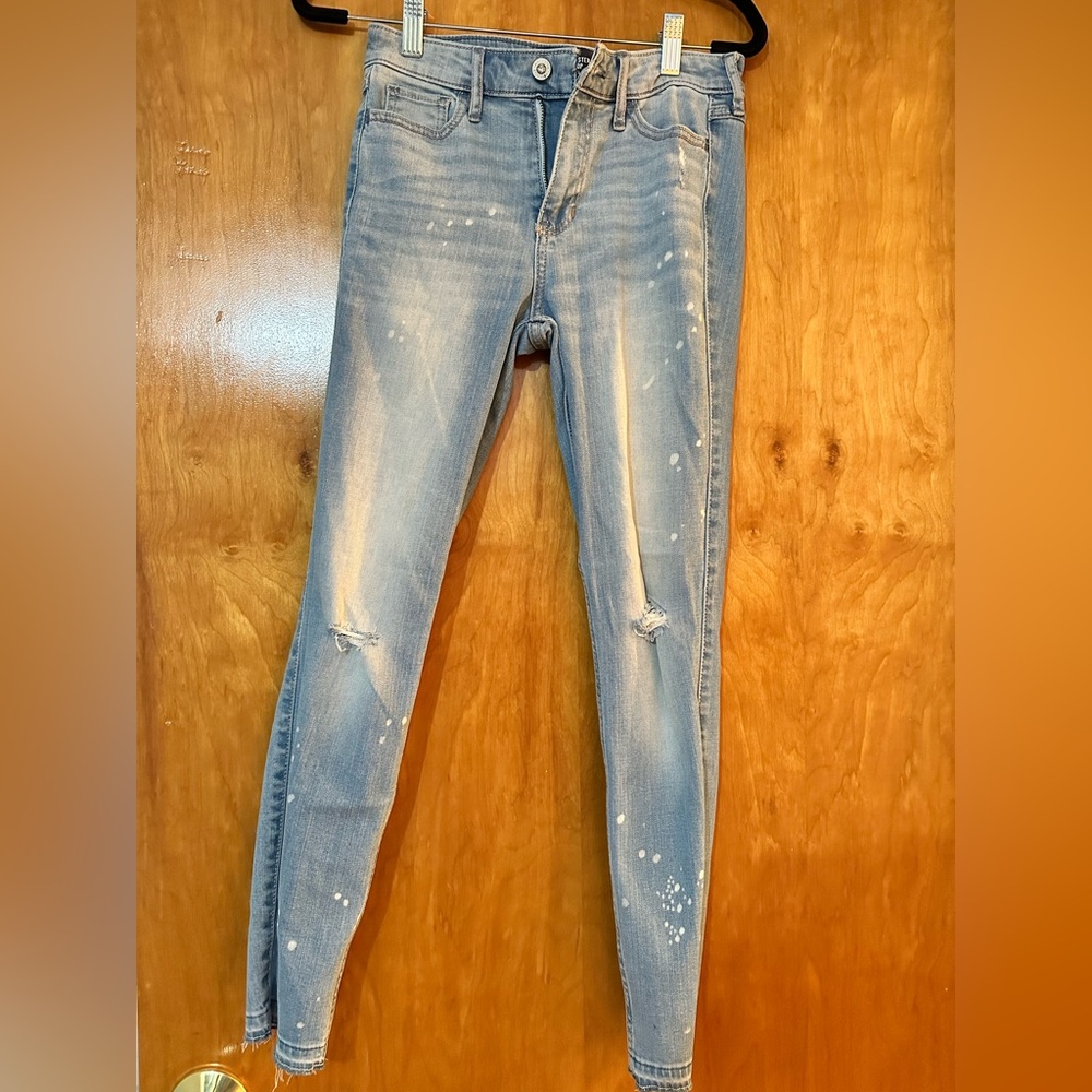 Hollister High Rise Crop Distressed Denim Jean 00